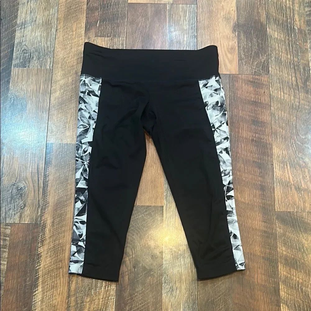 Athleta capri style leggings S (3850)